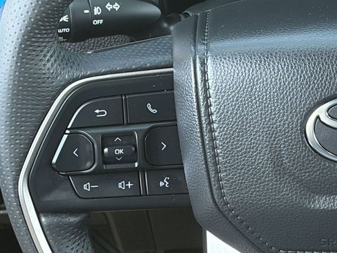 Used 2025 Toyota Tacoma TRD Off-Road AWD/4WD image 17