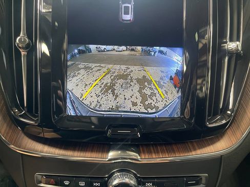 Used 2023 Volvo XC60 B5 Plus w/ Climate Package AWD/4WD image 26