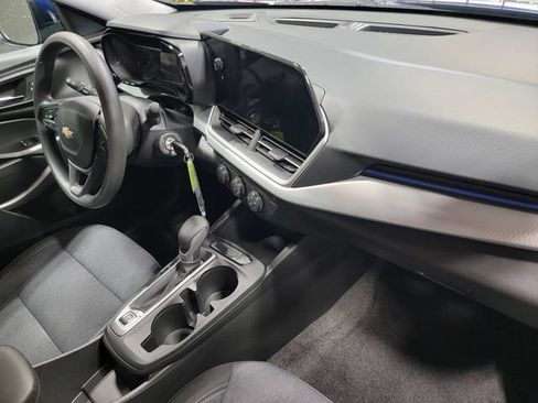 Used 2024 Chevrolet Trax LS w/ LS Convenience Package FWD image 16