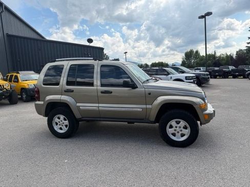 Used 2006 Jeep Liberty Limited w/ Trailer Tow Group AWD/4WD image 8