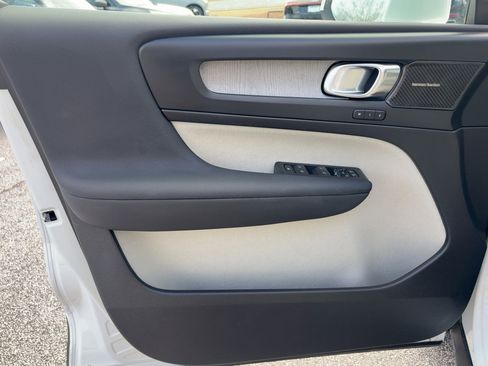 Used 2023 Volvo XC40 B5 Plus w/ Protection Package Premier image 19