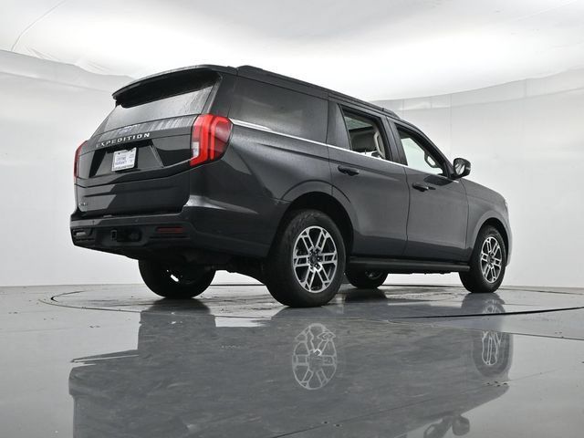 Certified 2025 Ford Expedition Active AWD/4WD image 36