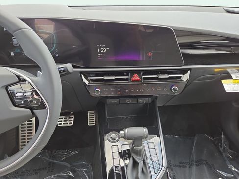 New 2025 Kia Niro EX Touring image 25