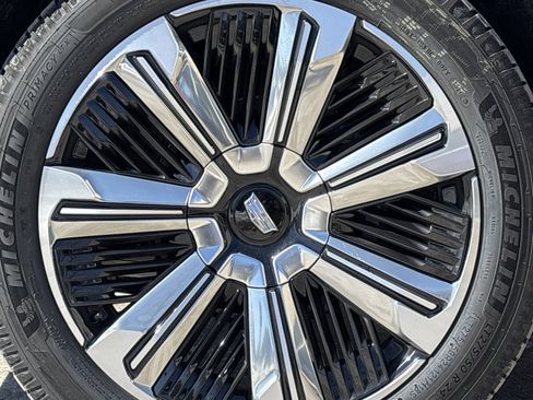 New 2025 Cadillac Escalade IQ Luxury 2 w/ LPO, Premium Carpet Package image 17