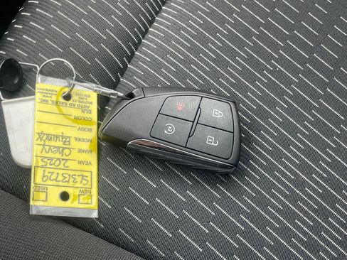 Used 2025 Chevrolet Equinox LT FWD image 24
