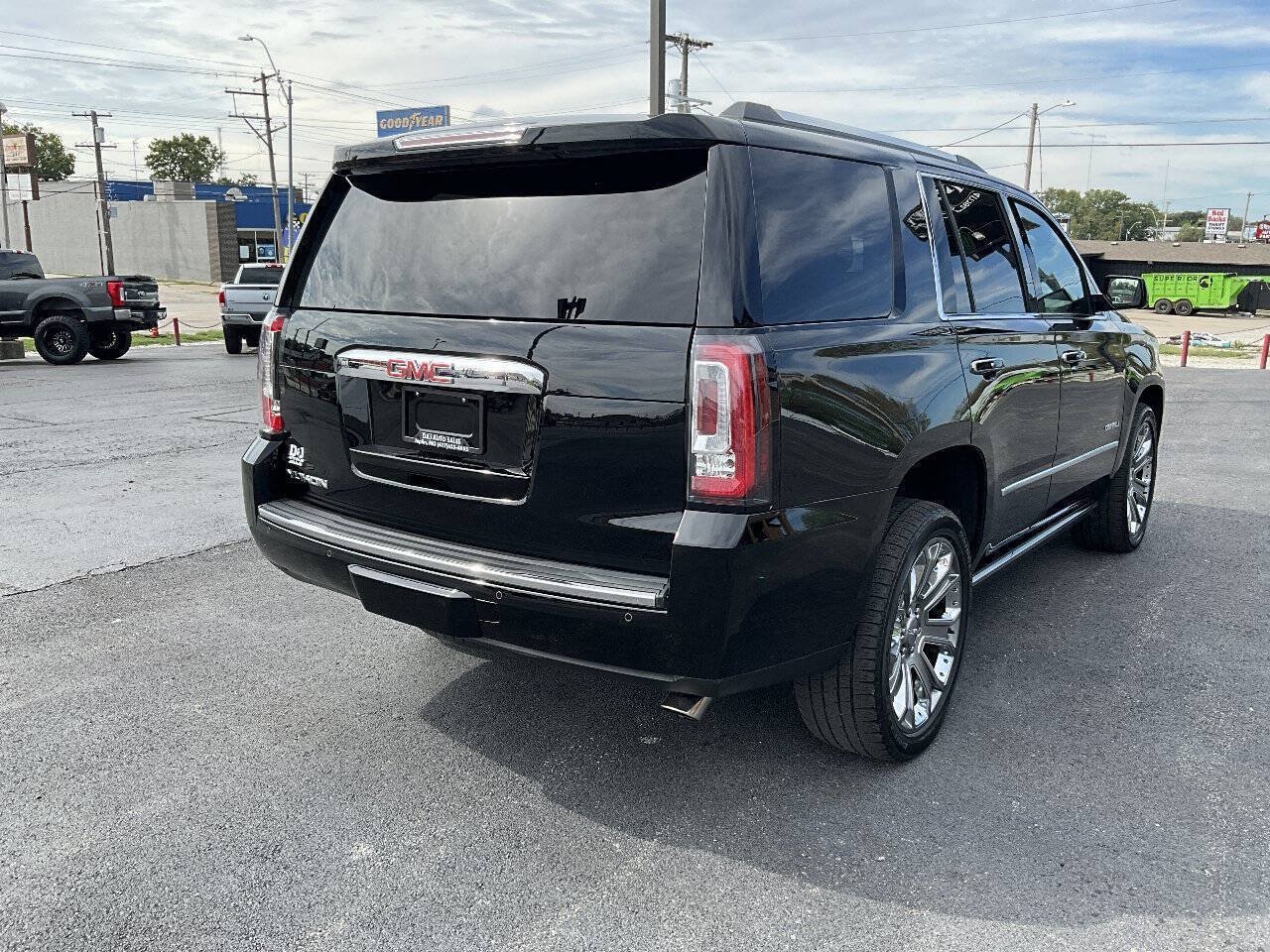 Used 2015 GMC Yukon Denali w/ Premium Package AWD/4WD image 5