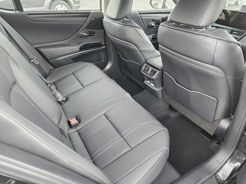 Used 2025 Lexus ES 300h Ultra Luxury w/ Accessory Package (Z2) image 24