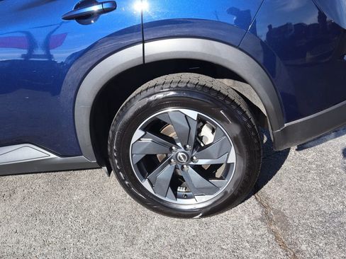 Used 2024 Nissan Rogue SV image 9