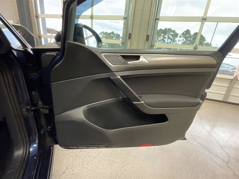 Used 2016 Volkswagen Golf S FWD image 21