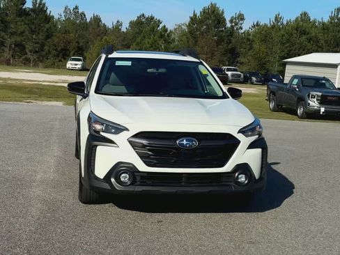 Used 2025 Subaru Outback Premium AWD/4WD image 3