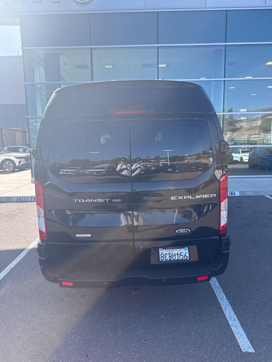 Certified 2017 Ford Transit 150 XLT RWD image 4