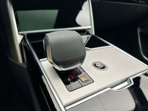 Used 2025 Land Rover Range Rover SE AWD/4WD image 24