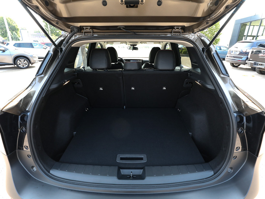 Used 2025 Nissan Kicks SR FWD image 7