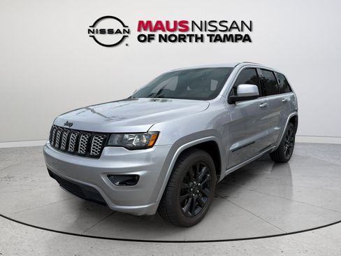 Used 2021 Jeep Grand Cherokee Laredo X RWD image 3