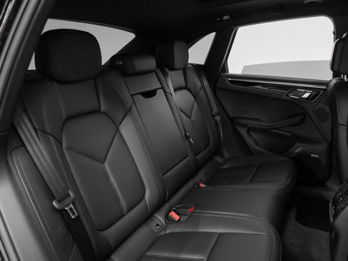 Certified 2025 Porsche Macan image 21