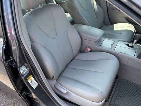 Used 2011 Toyota Camry LE FWD image 9