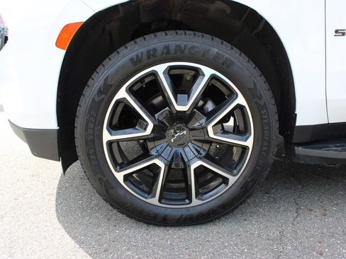 Certified 2022 Chevrolet Suburban RST w/ Luxury Package AWD/4WD image 28