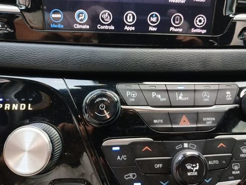 Used 2020 Chrysler Pacifica Touring-L Plus FWD image 52