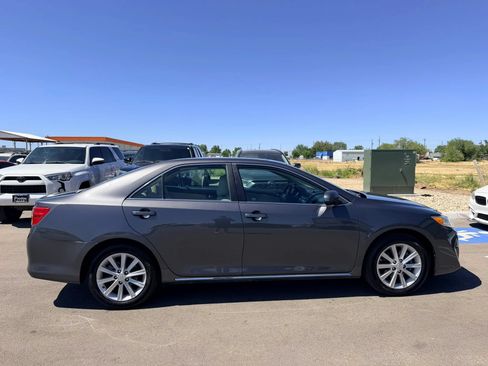 Used 2012 Toyota Camry XLE w/ Leather Pkg FWD image 7