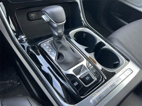 Used 2024 Kia Carnival EX image 28