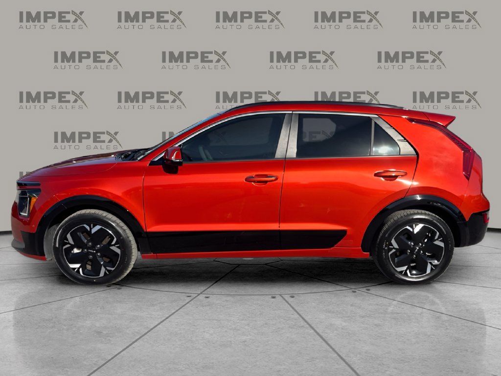 Used 2023 Kia Niro Wave FWD image 2