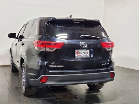 Used 2019 Toyota Highlander XLE image 28