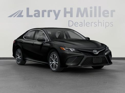 Used 2020 Toyota Camry SE w/ Carpet Mat Package FWD image 6