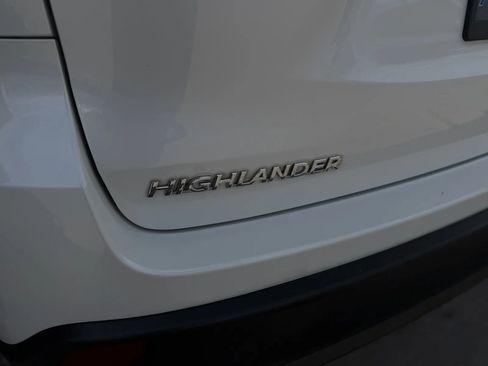Used 2019 Toyota Highlander XLE AWD/4WD image 42