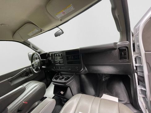 Certified 2021 Chevrolet Express 3500 w/ Driver Convenience Package RWD image 10