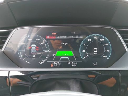 Certified 2023 Audi e-tron Premium Plus w/ Premium Plus Package AWD/4WD image 19