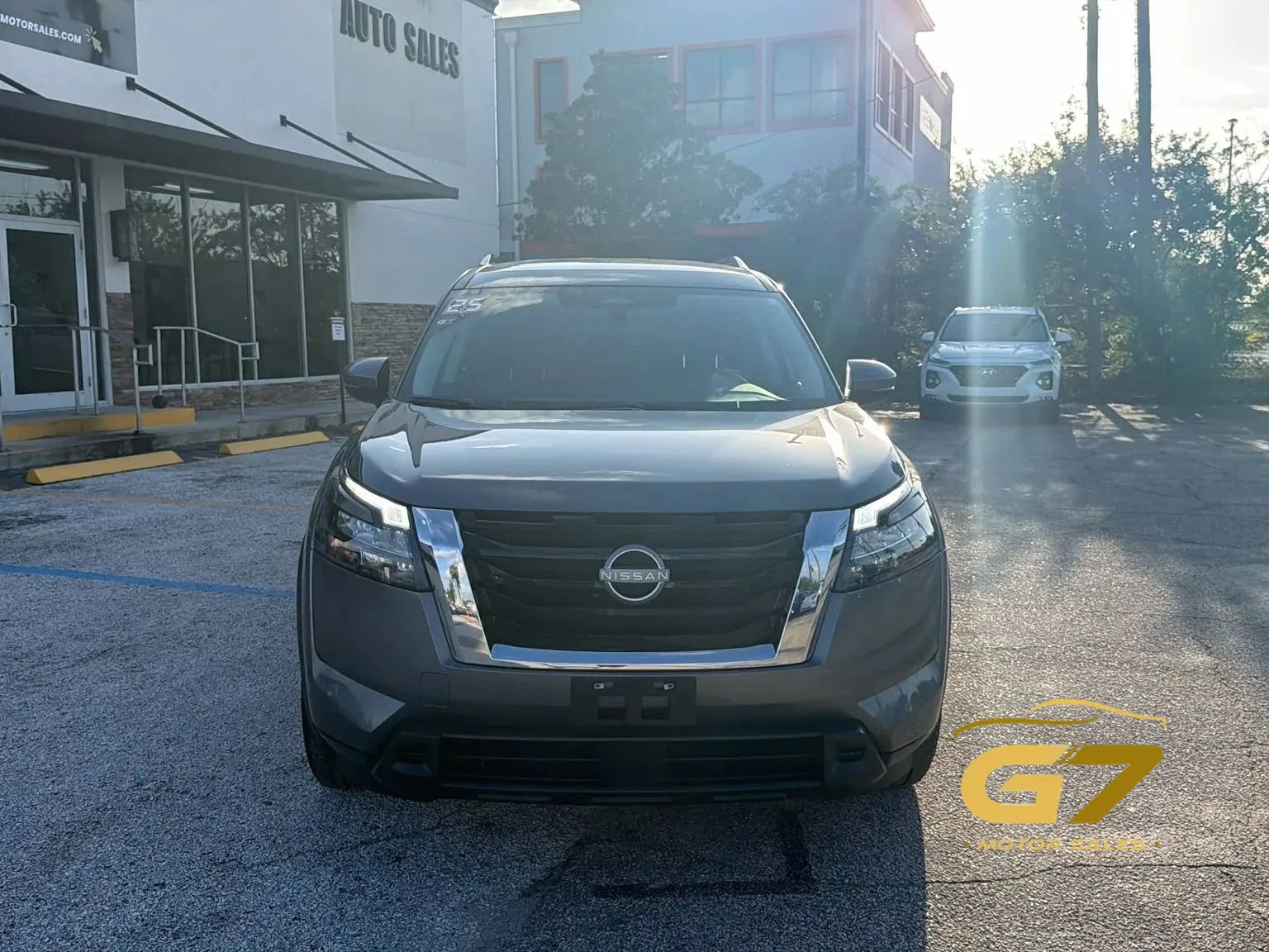 Used 2025 Nissan Pathfinder SV AWD/4WD image 2