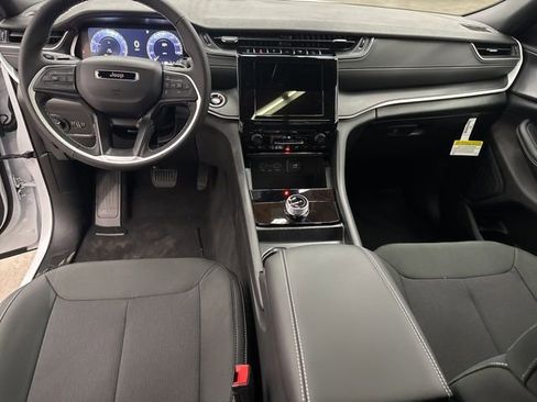 New 2025 Jeep Grand Cherokee L Laredo image 9