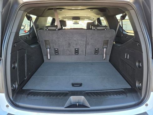 Used 2024 Chevrolet Suburban LT image 14