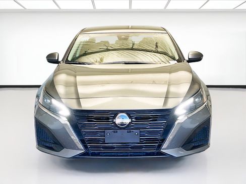 Used 2023 Nissan Altima 2.5 SV image 2