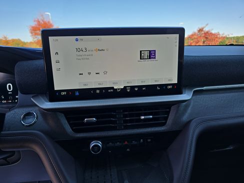 Used 2025 Ford Explorer Platinum w/ Ultimate Package image 19