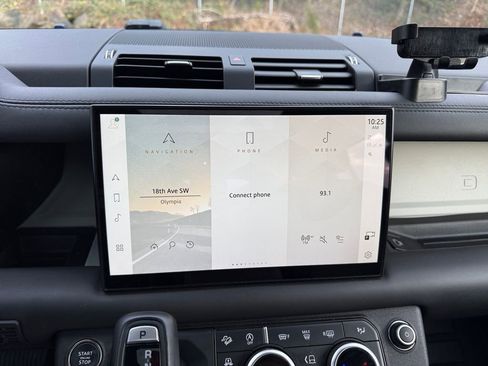 Used 2023 Land Rover Defender 130 X-Dynamic SE image 21