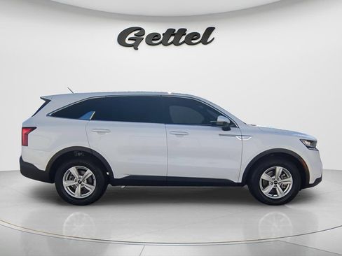 Used 2023 Kia Sorento LX FWD image 4