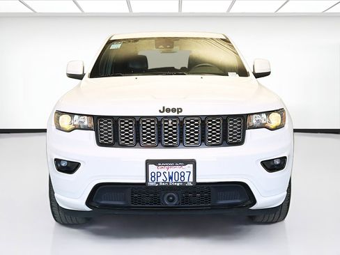 Used 2020 Jeep Grand Cherokee Altitude image 2
