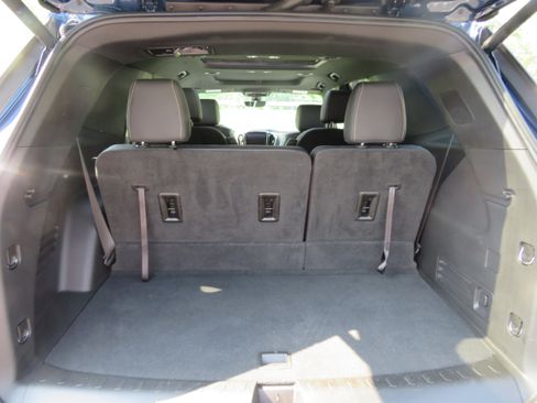 Used 2022 Chevrolet Traverse LT w/ LT Premium Package image 7