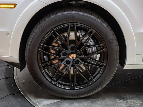 Certified 2025 Porsche Cayenne Coupe image 10