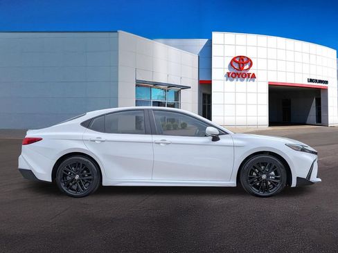 Used 2026 Toyota Camry SE FWD image 8