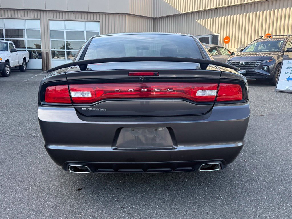 Used 2014 Dodge Charger SE RWD image 5