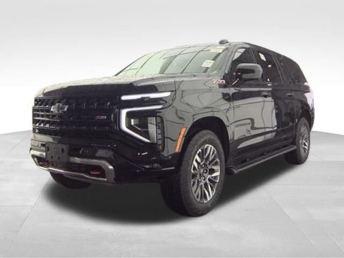 Used 2025 Chevrolet Suburban Z71 AWD/4WD image 2