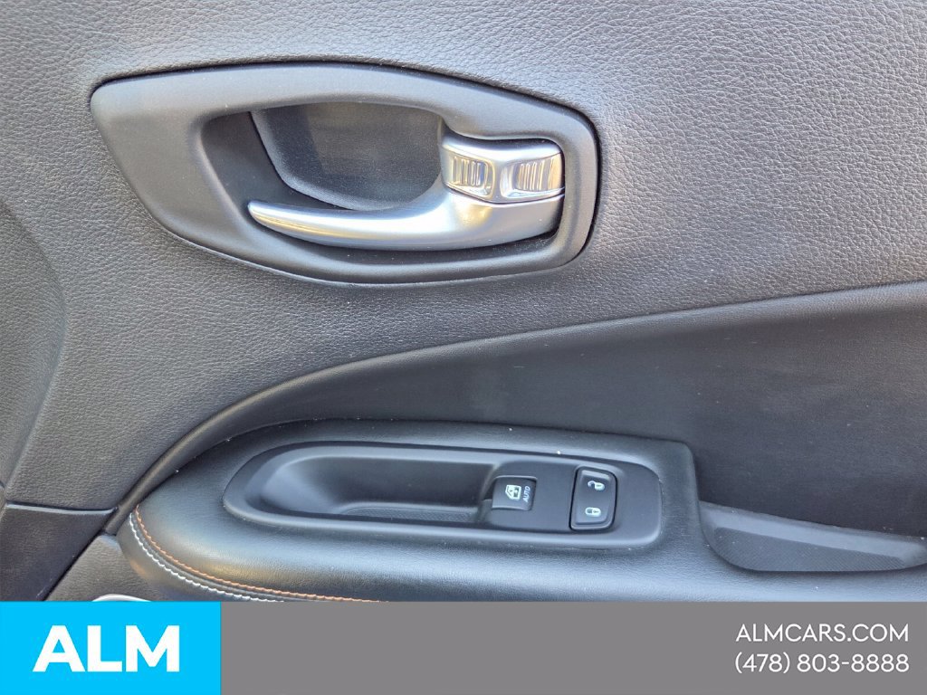 Used 2019 Jeep Compass Latitude FWD image 18