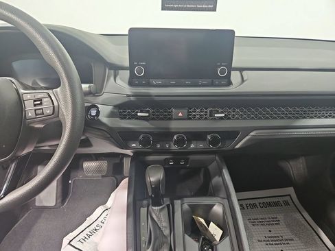 Used 2025 Honda Accord SE image 17