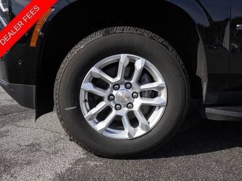Used 2025 Chevrolet Suburban LT AWD/4WD image 5