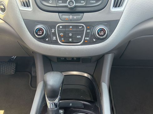 Used 2022 Chevrolet Malibu LT FWD image 19