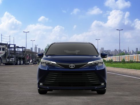 New 2026 Toyota Sienna XLE AWD/4WD image 17