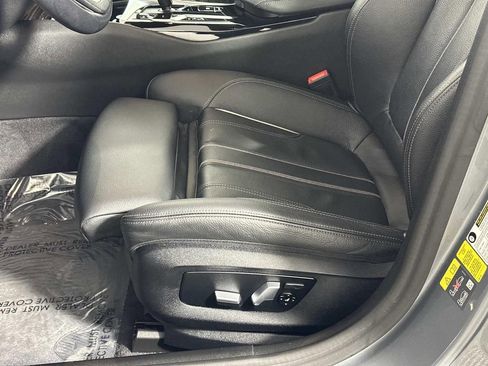 Used 2023 BMW 530e xDrive w/ Premium Package image 27