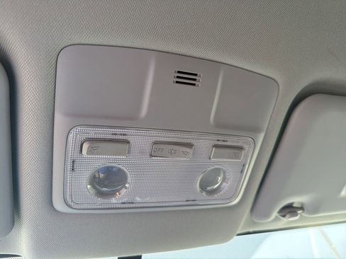 Used 2015 Toyota RAV4 LE image 19